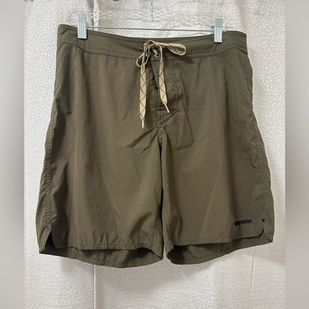 Patagonia Men’s Olive Green Board Shorts Size 31